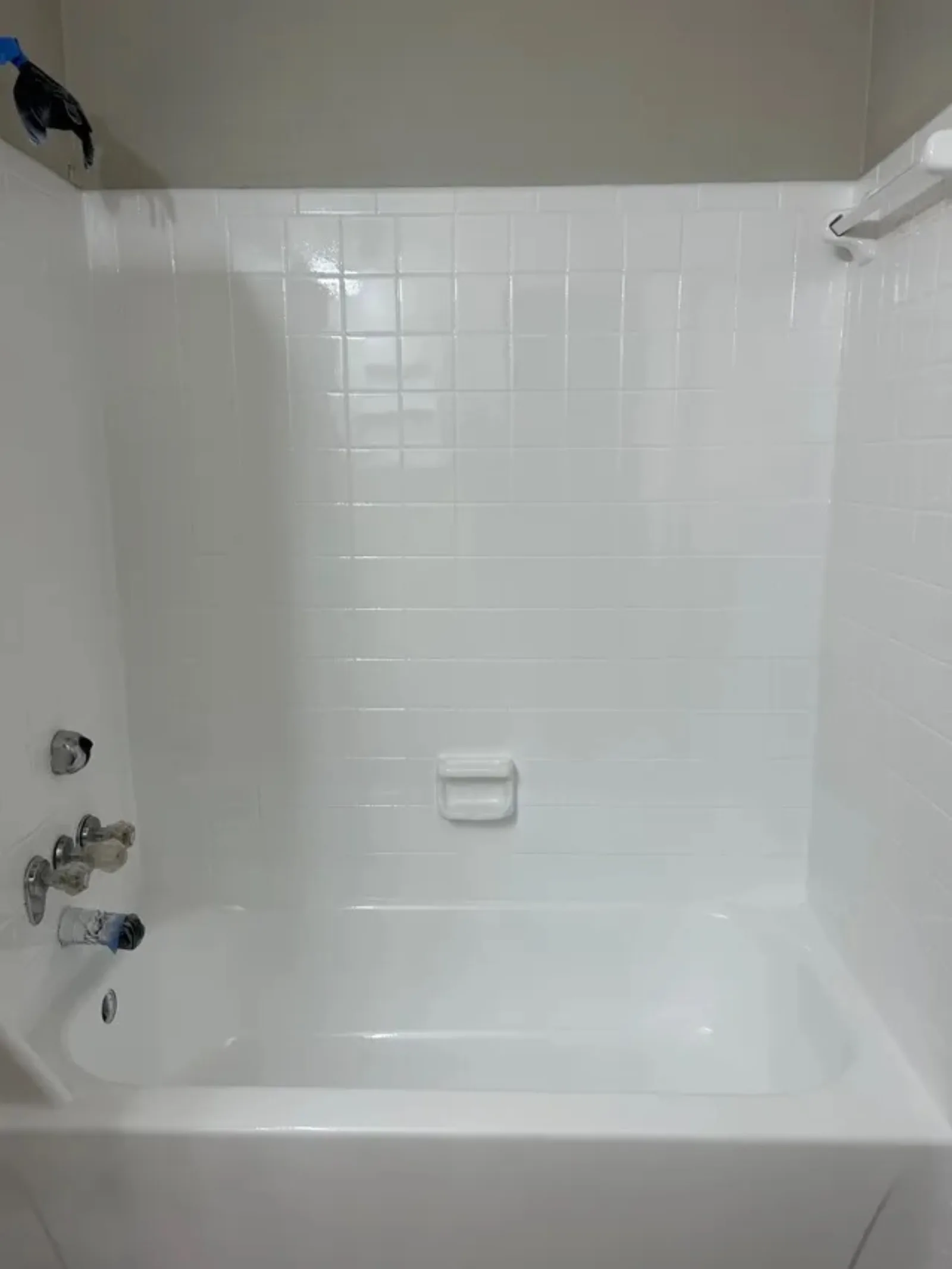The Secret Behind a Long-Lasting Bathtub Refinish: Adhesion